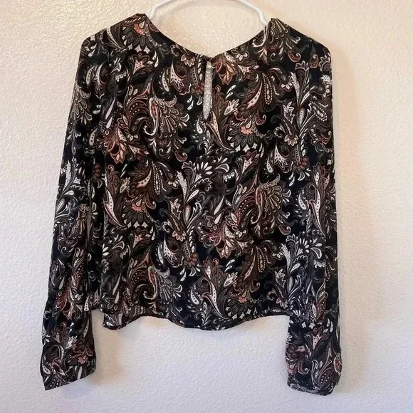 ASTR Paisley Longsleeve Blouse - Picture 4 of 7